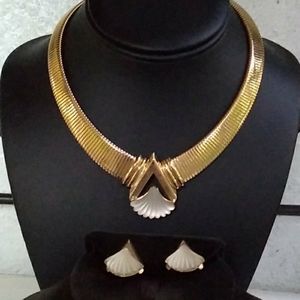 VINTAGE Gold Tone Flex Omega Frosted Lucite Set